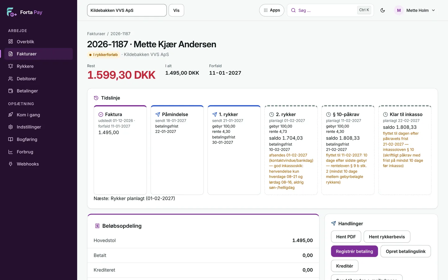 En faktura med tidslinje fra afsendelse over påmindelse og rykkere til § 10-påkrav.